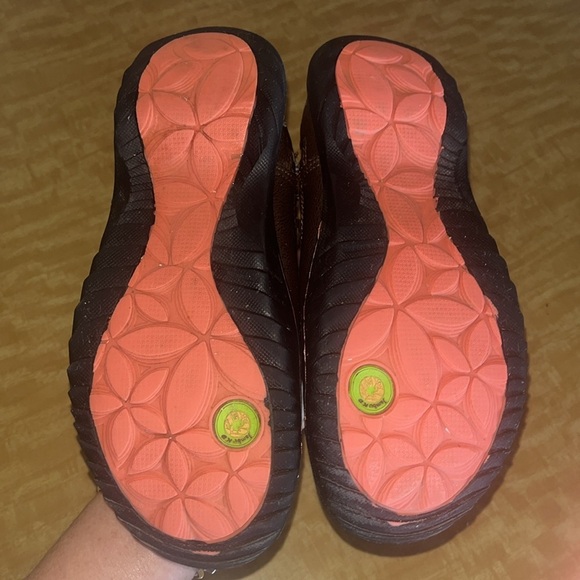 Jambu ladies size 5 ankle boots w/ embroidered strap, leather uppers / preowned - Picture 5 of 8